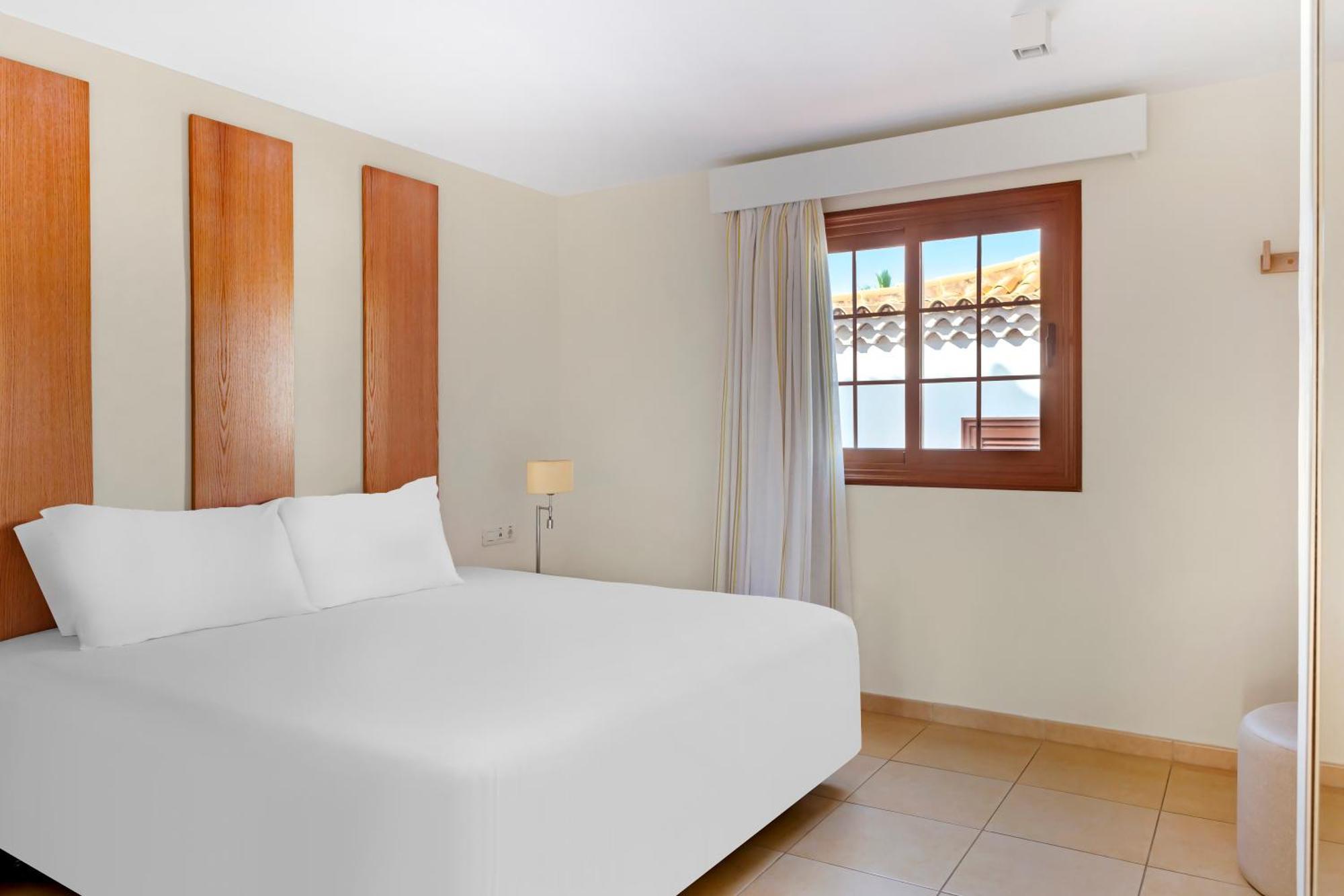 รอยัล เตเนริเฟ คันทรี คลับ บาย ไดม่อน รีสอร์ต Aparthotel ซานมิเกลเดียโบนา ภายนอก รูปภาพ